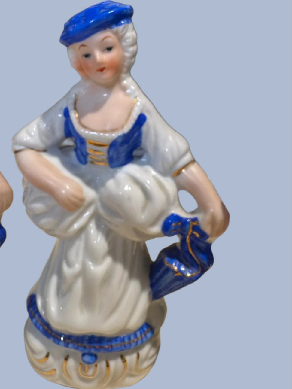 Weiß blaue Porzellan Figur ca. 14 cm