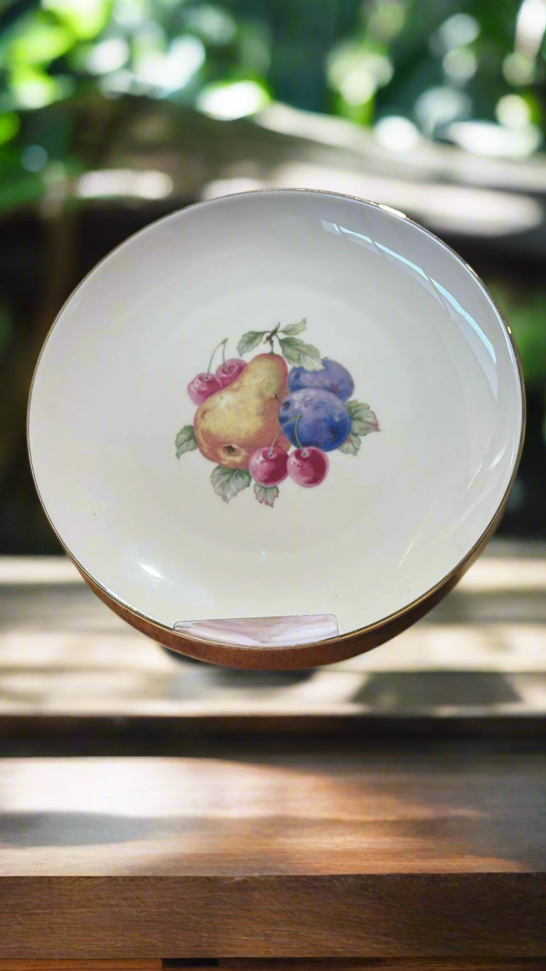 Porzellanteller mit Birne ca. 17 cm