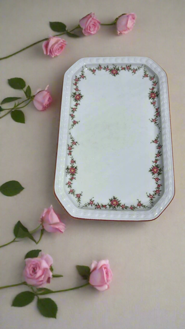 Servierplatte mit roten Rosengirlanden ca. 21 cm