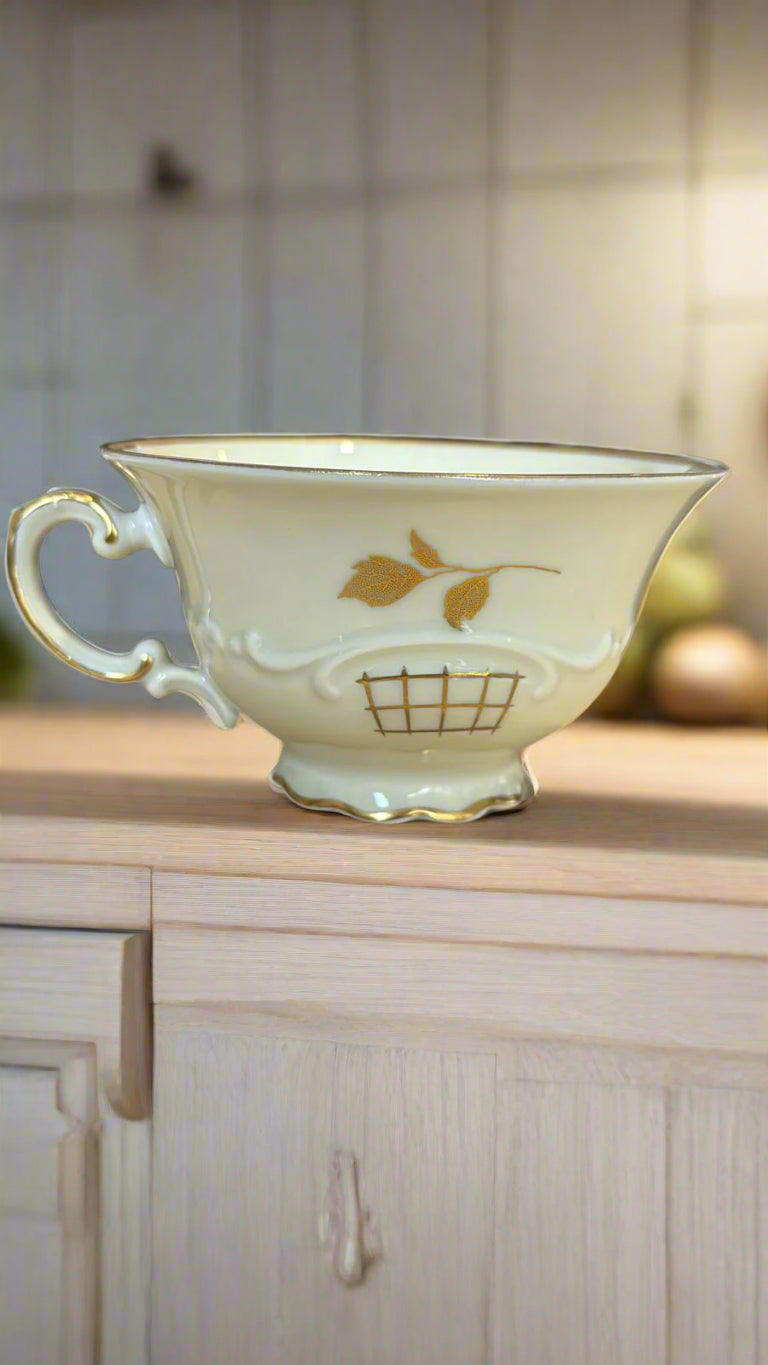 Porzellan Set mit edlem Gold Tasse, Untertasse, Teller