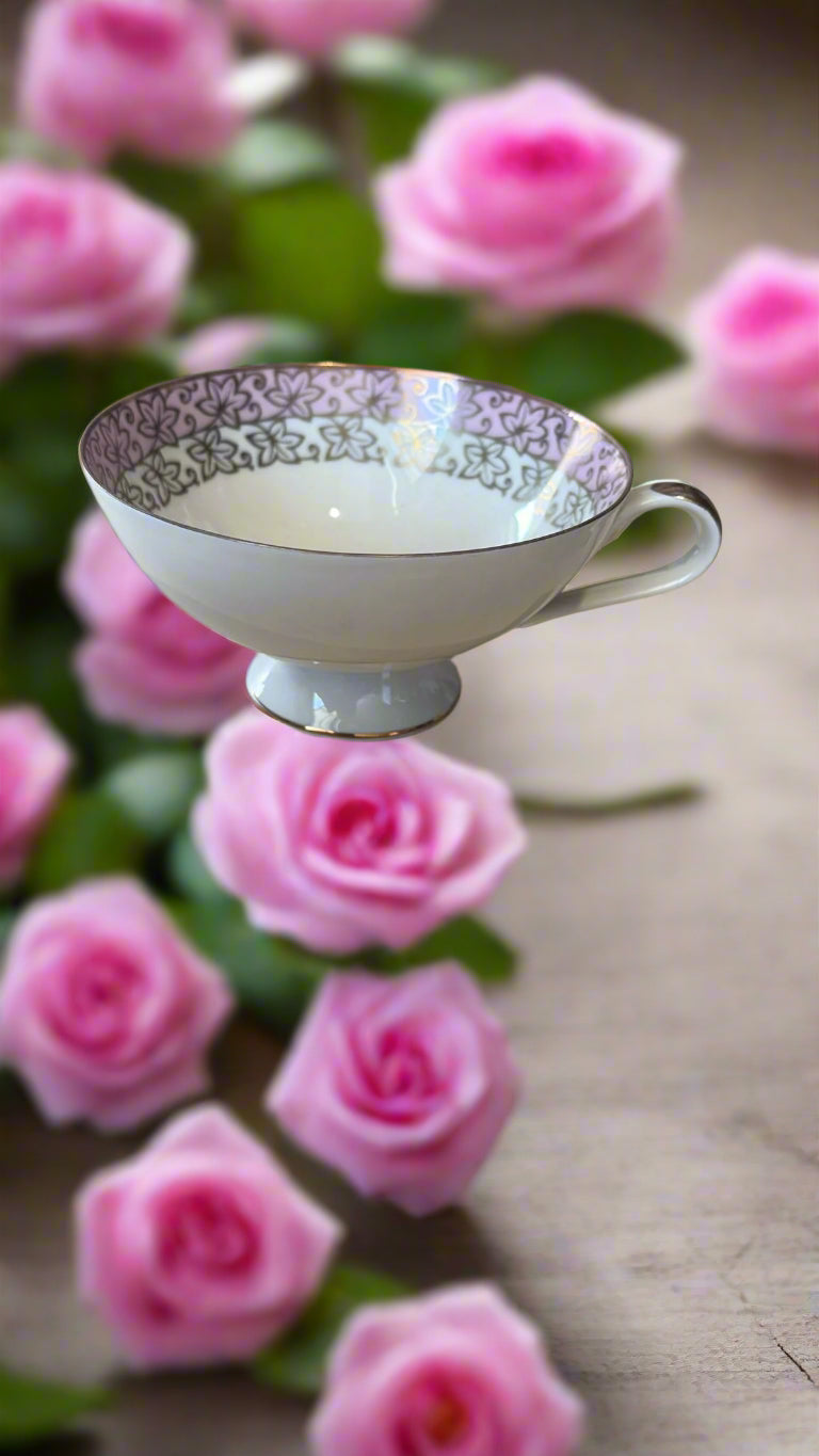 Porzellan Set mit pinken Details