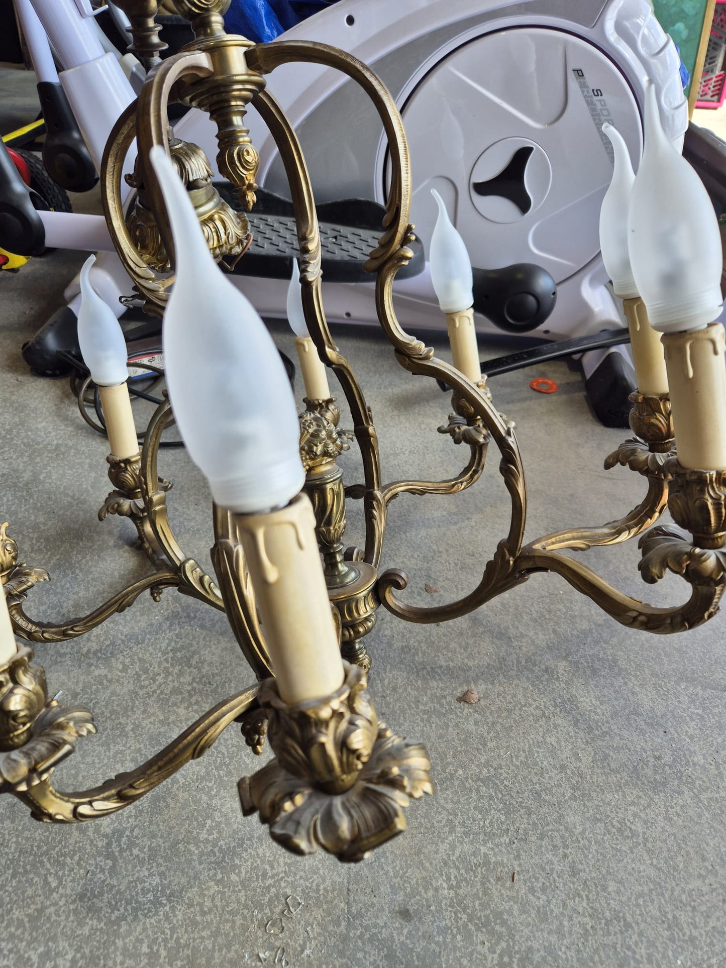Kronleuchter 8 flammige Hängeleuchte im Antikmessing Design
