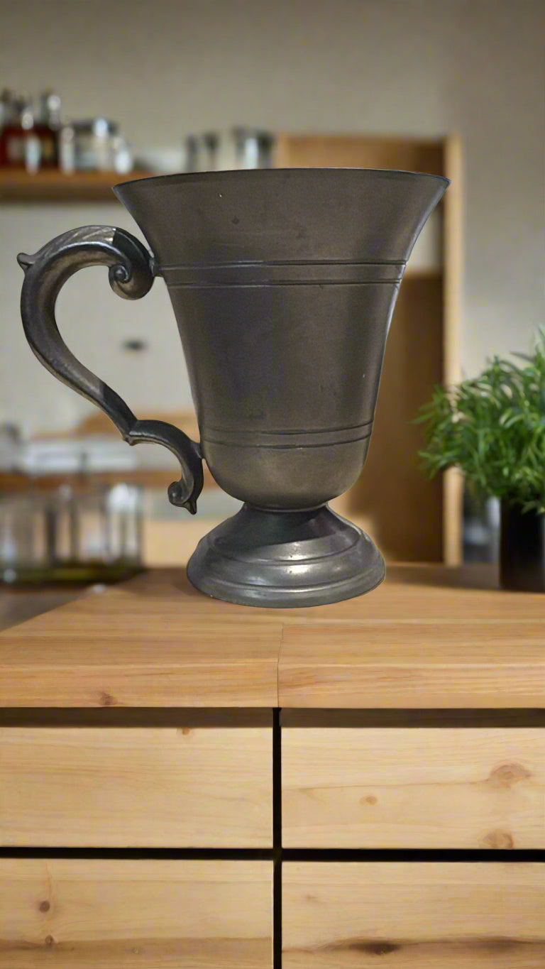 Zinnbecher mit Henkel