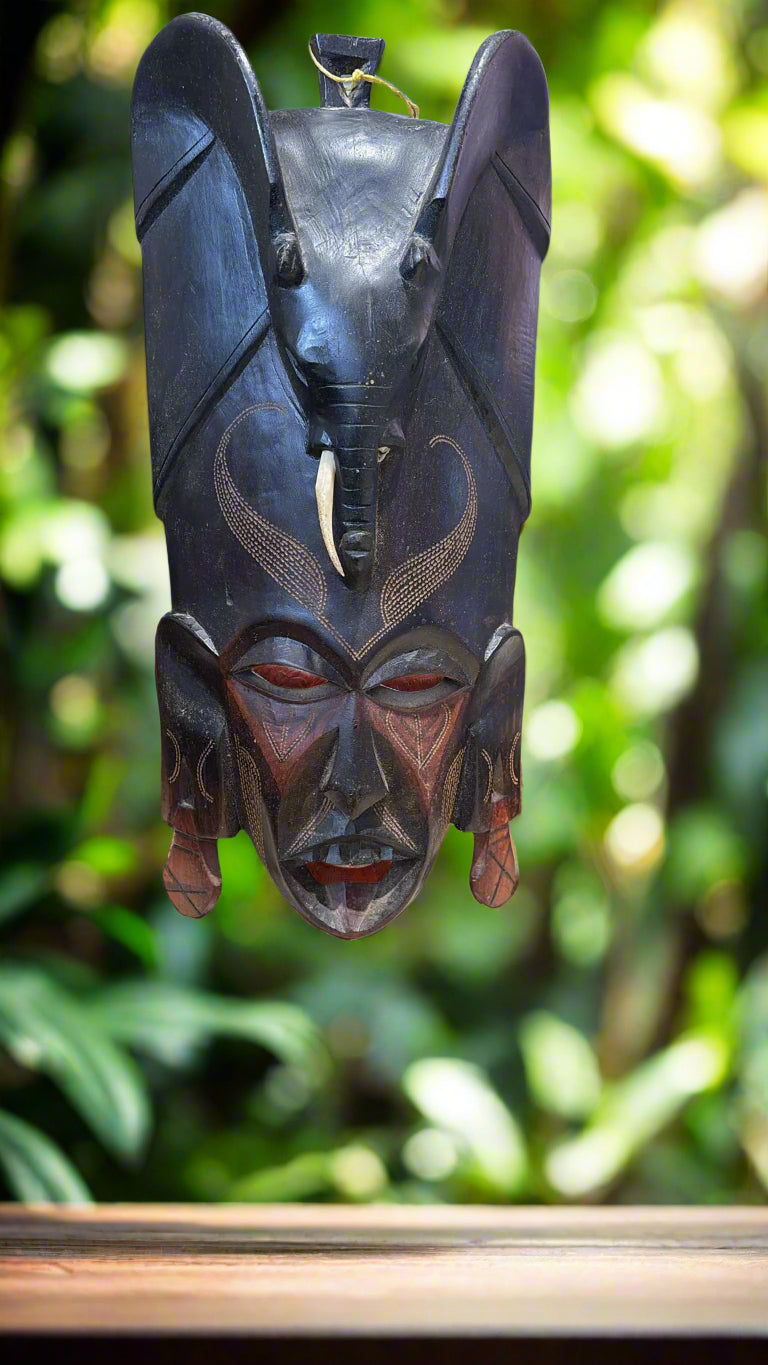 Afrikanische Holzmaske, Kombination aus Mensch und Elefant
