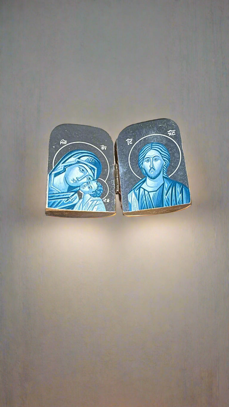 Aufklappbare Ikone mit den Bildern von Maria und dem Jesuskind