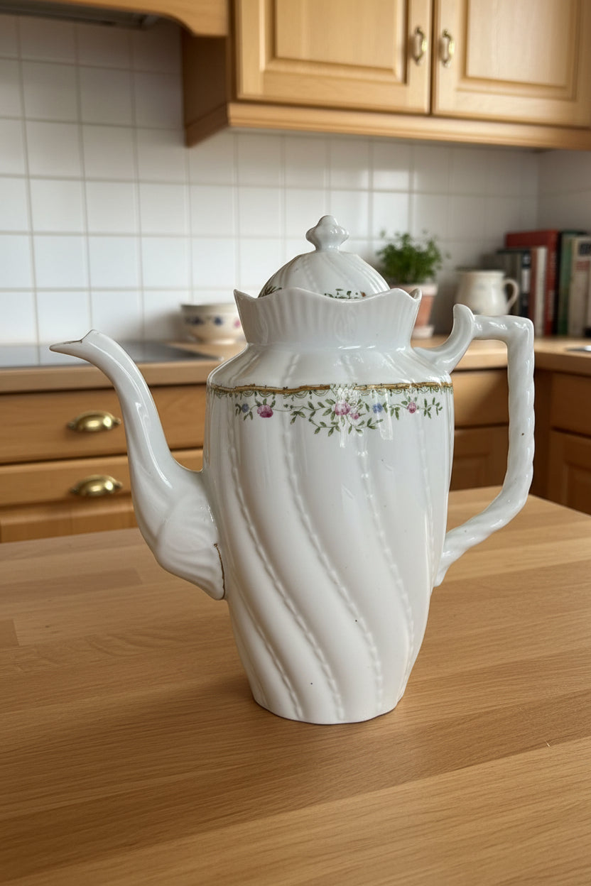 Porzellan Kanne mit Blumen ca. 24,5 cm hoch