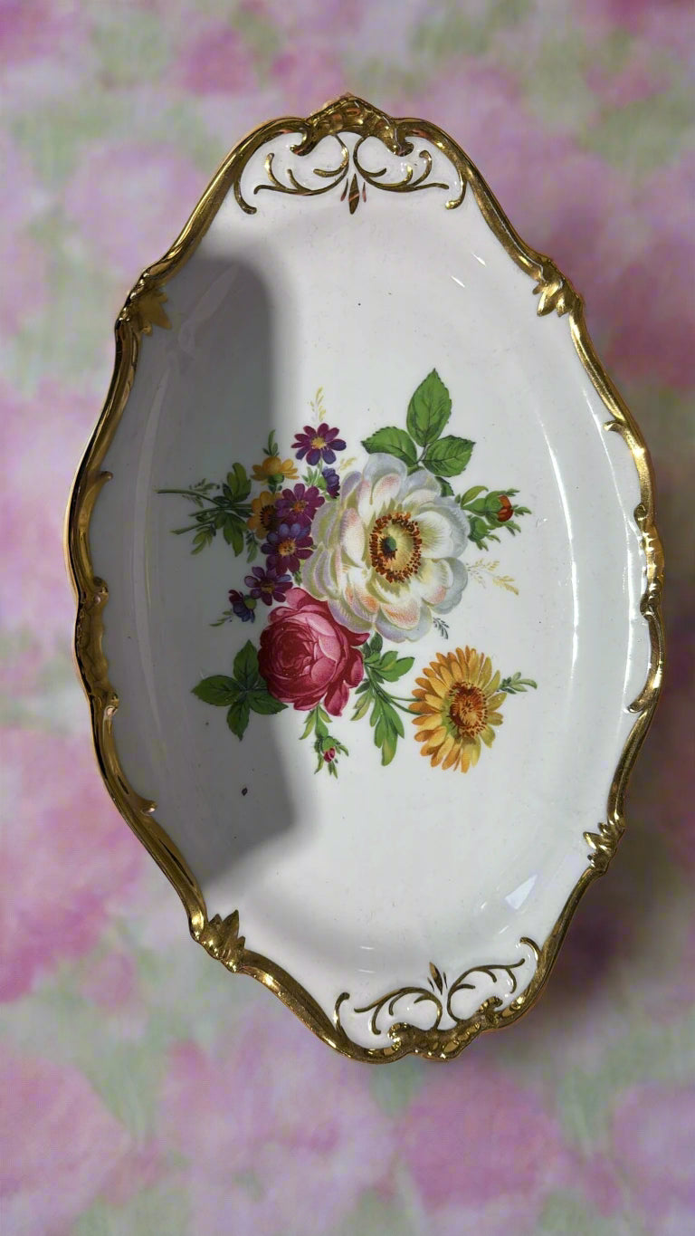 Porzellan Set bestehend aus einem Blumen Teller, Schale, Schüssel und 6 kleinen Tellerchen