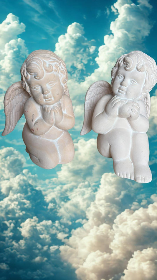 Terracotta Weihnachts-Engel, ca. 12,5 cm hoch.