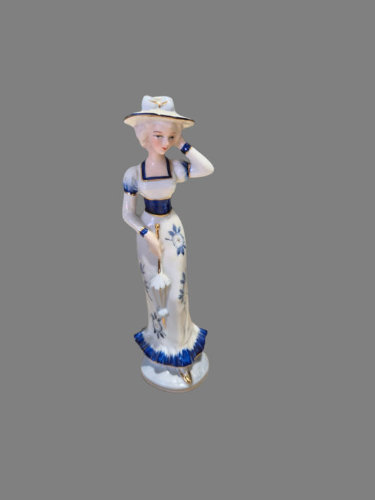 Porzellanfigur Vintage Dame mit Hut und Regenschirm