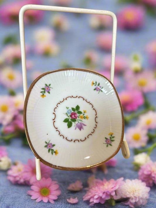 Kleiner Teller mit Blumenmuster ca.   10 cm