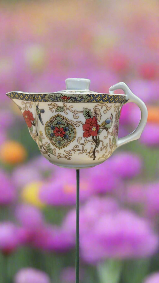 Kleine Porzellan Teekanne mit Chinesischem Motiv ca. 8.5 cm