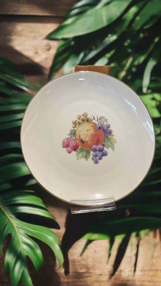 Porzellanteller mit Früchten ca. 17 cm