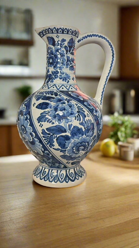 Porzellan Delfware-Kanne mit floralen Muster ca. 26 cm