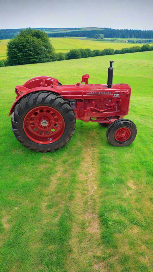 International 600 Diesel Traktor 1/16