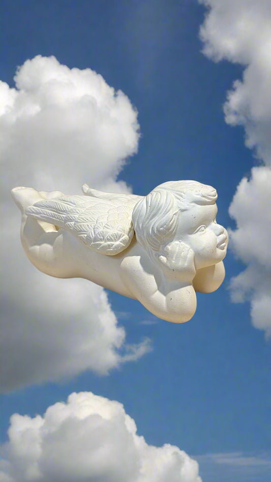 Liegende Engel Figur
