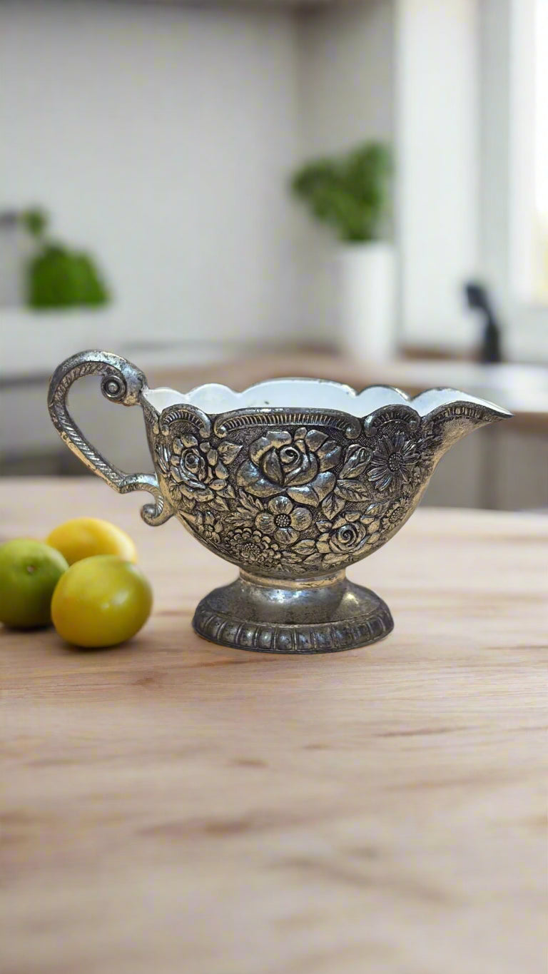 Versilberte Milchkännchen