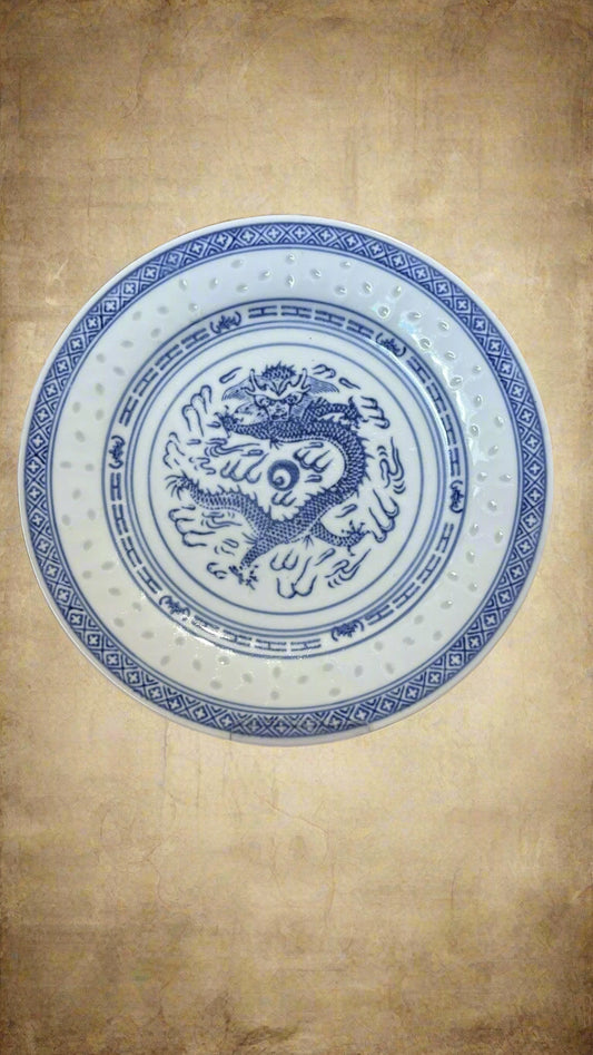Chinesischer Porzellanteller mit Drachenmotiv und Reiskorn Design