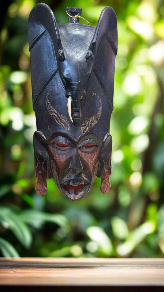Afrikanische Holzmaske, Kombination aus Mensch und Elefant