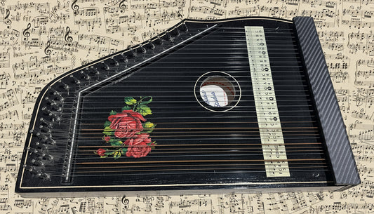 Schwarze Zither mit Blumen Motiv