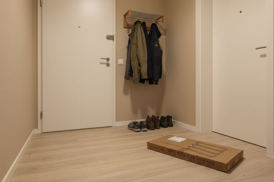 Noch eingepacktes Schuhregal