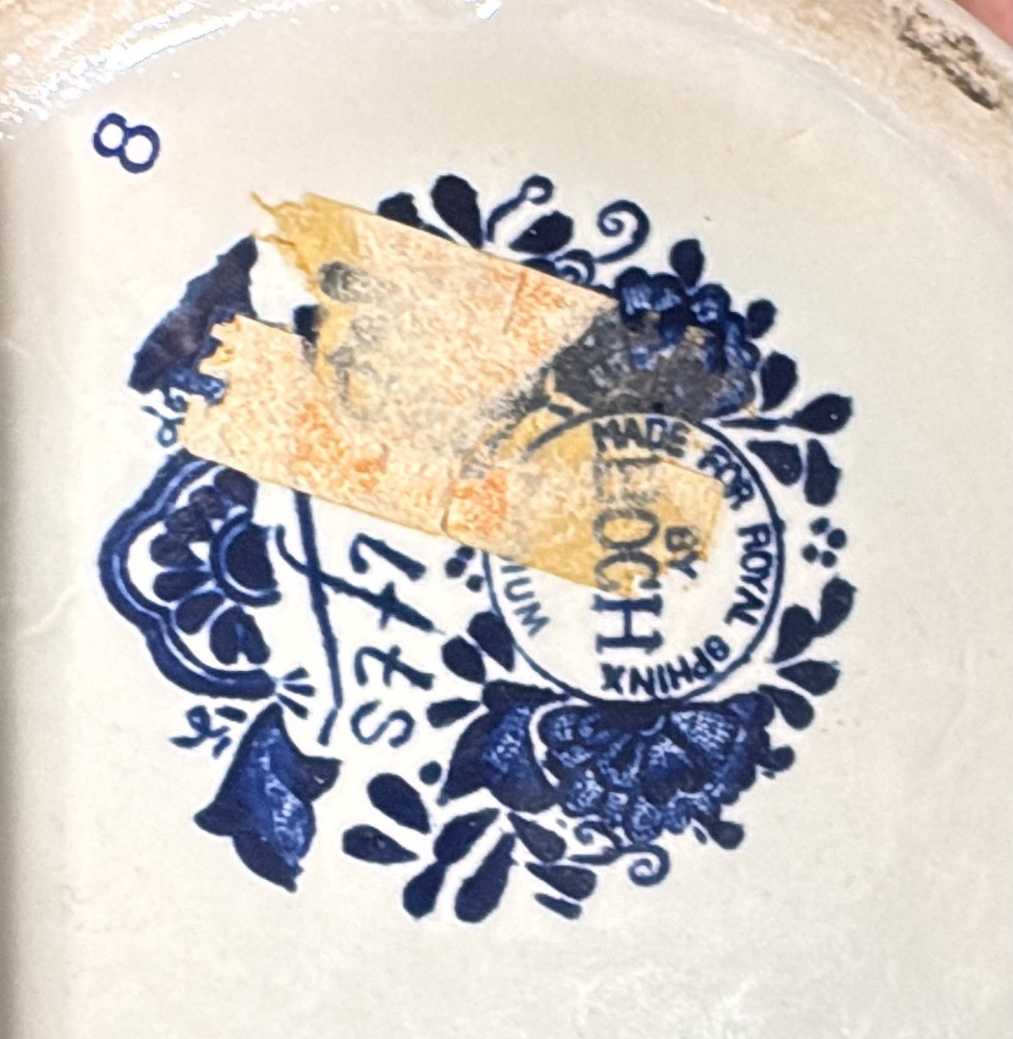 Deckelvase in einem Delfter Blau der Manufaktur Boch ca. 39 cm hoch