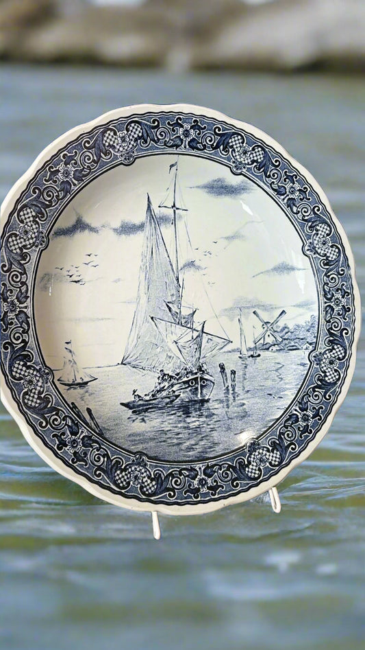 Delfs Porzellan Teller mit Segelschiff ca. 31 cm