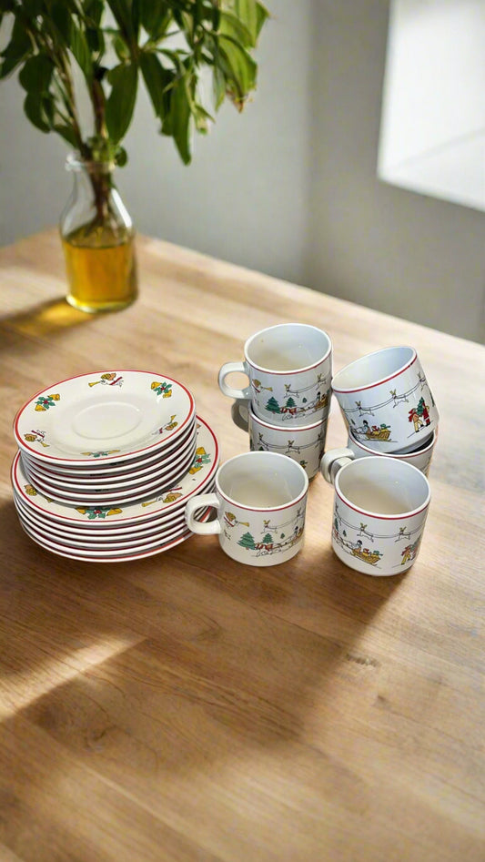 Porzellan Geschirset Weinachtsedition (Teller, Tasse, Untertasse)